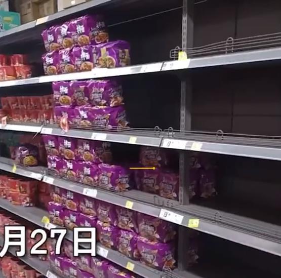 核酸篩查下的浦東超市 搶購潮中的尷尬老壇酸菜面